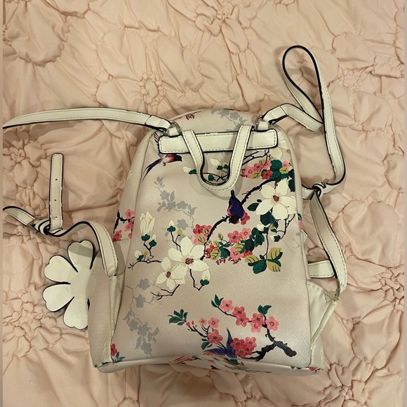 GUESS mini backpack - Picture 2 of 6